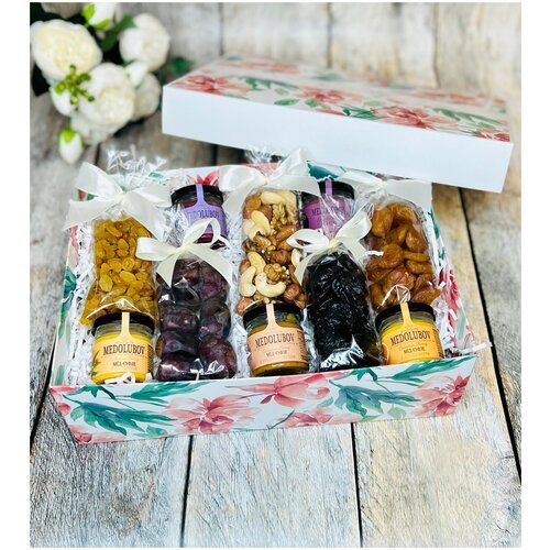 Подарочный набор 'Самой прекрасной', мед-суфле, орехи и сухофрукты
