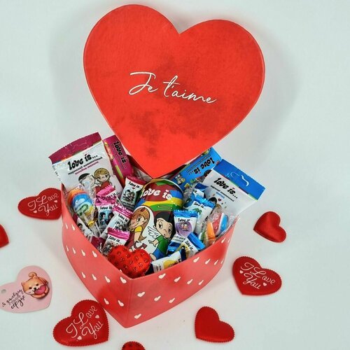 Сладкая валентинка, конфеты и жвачки Love Is в коробке-сердце, подарок на день святого валентина