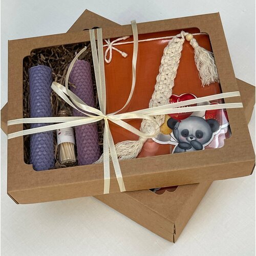 Подарочный набор 'От всего сердца!' (2 свечи из вощины, спички в колбе, блокнот, закладка плетеная в технике макраме)