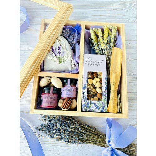 Подарочный набор 'Лаванда', мёд-суфле, орехи, чай, сухоцветы
