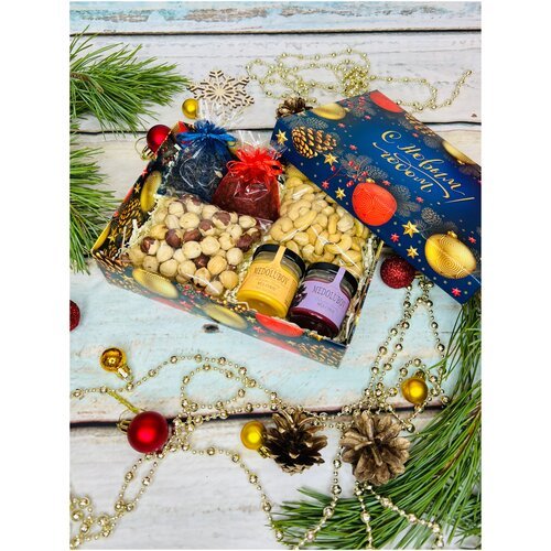 Подарочный набор 'Новогодние игрушки', орехи, мёд-суфле, чай