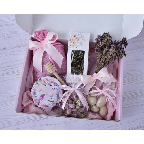 Подарочный набор 'Элегантность', букет из сухоцветов, чай, мёд, орехи, 8 Марта, День рождение, День матери