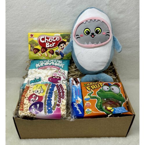 Подарочный набор с мягкой игрушкой, для мальчика, для девочки, кот в костюме акулы 30 см, грибочки, выращивание кристаллов, злаковые батончики, воздушный рис в сахарном сиропе
