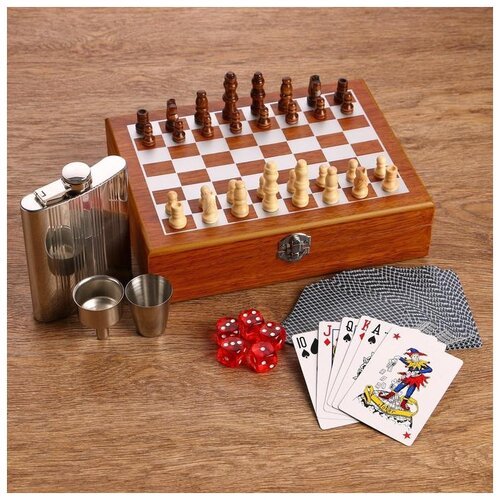 Набор 6в1 (фляжка 8oz+рюмка+воронка+карты+кубики+шахматы), деревянная коробка, 18*24см 2390556