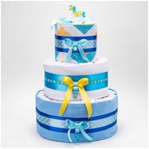 Большой торт для мальчика из памперсов и пеленок 'Лошадка' на выписку из роддома, с игрушкой и декором из атласных лент голубого и желтого оттенков, трехъярусный