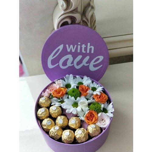 Цветы с конфетами в коробке / Букет